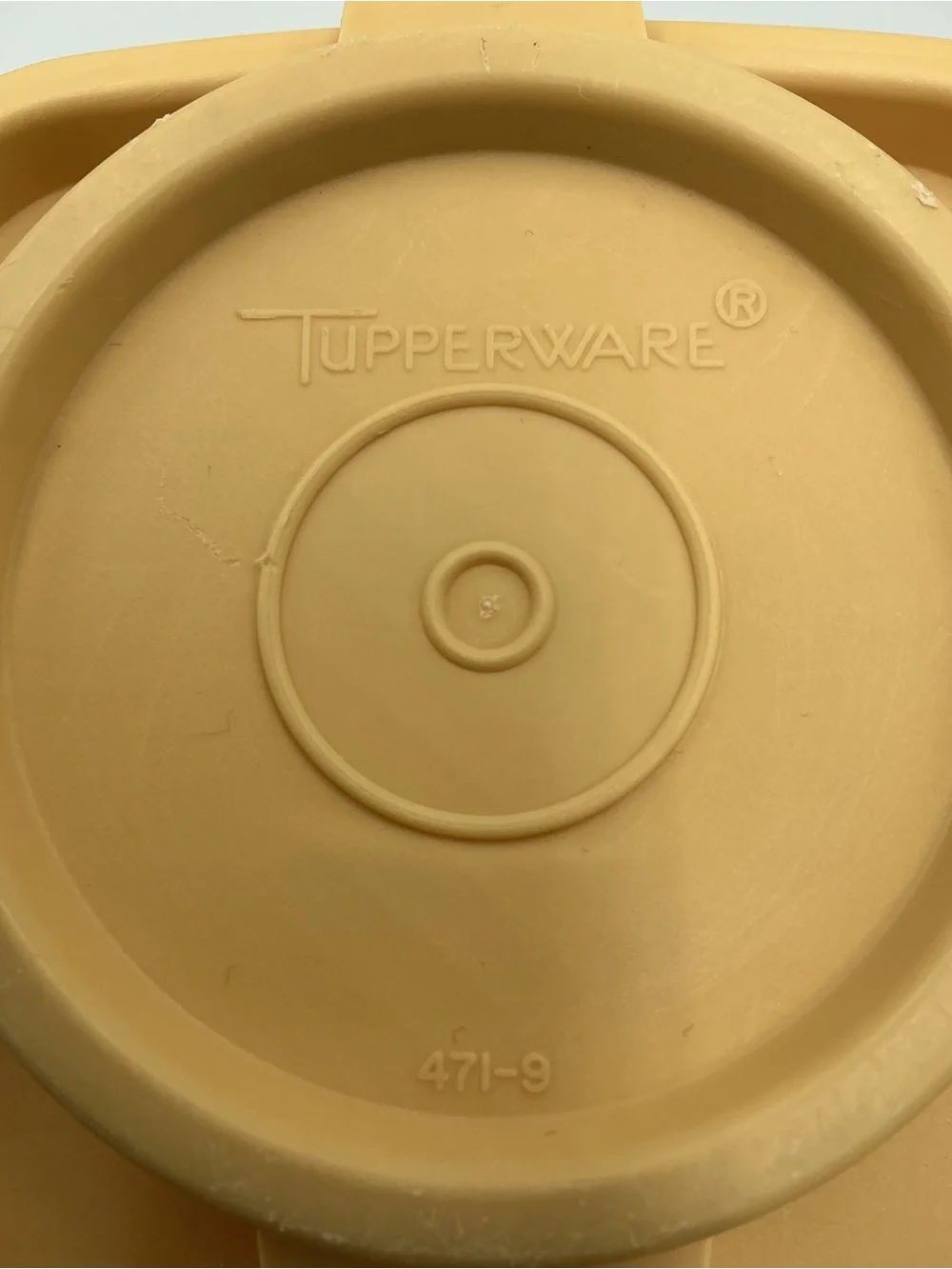 Vintage Tupperware Set of 2 Cereal Snack Keeper Containers Yellow & Beige w/Lids